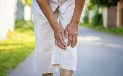 El dolor en las piernas al caminar podría ser un síntoma de la enfermedad arterial periférica